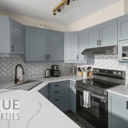 Апартаменты Mountain Loft Retreat, Heated Pool & Hot Tub, Ug Parking, Balcony, Wifi! Канмор Экстерьер фото