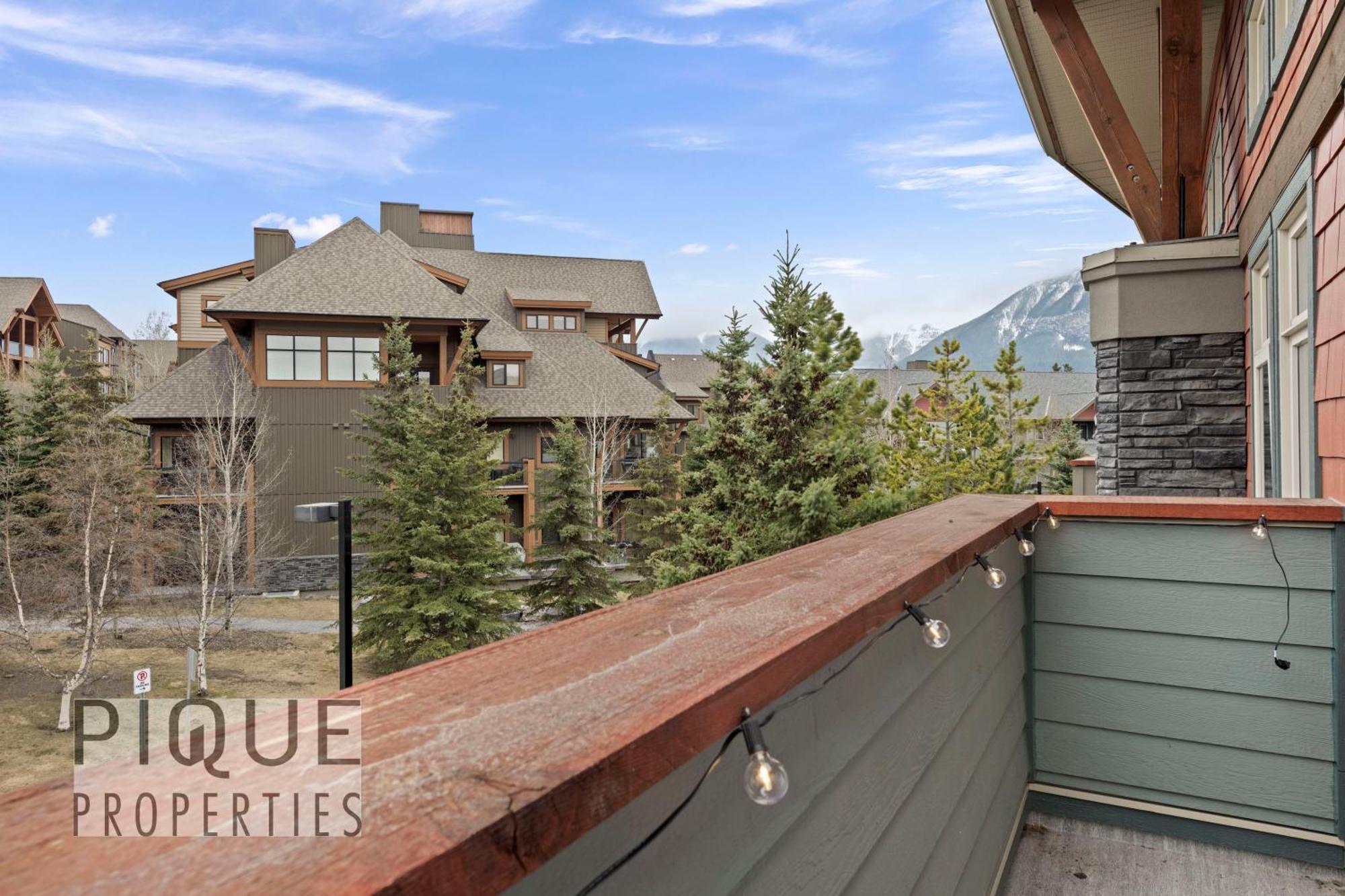 Апартаменты Mountain Loft Retreat, Heated Pool & Hot Tub, Ug Parking, Balcony, Wifi! Канмор Экстерьер фото