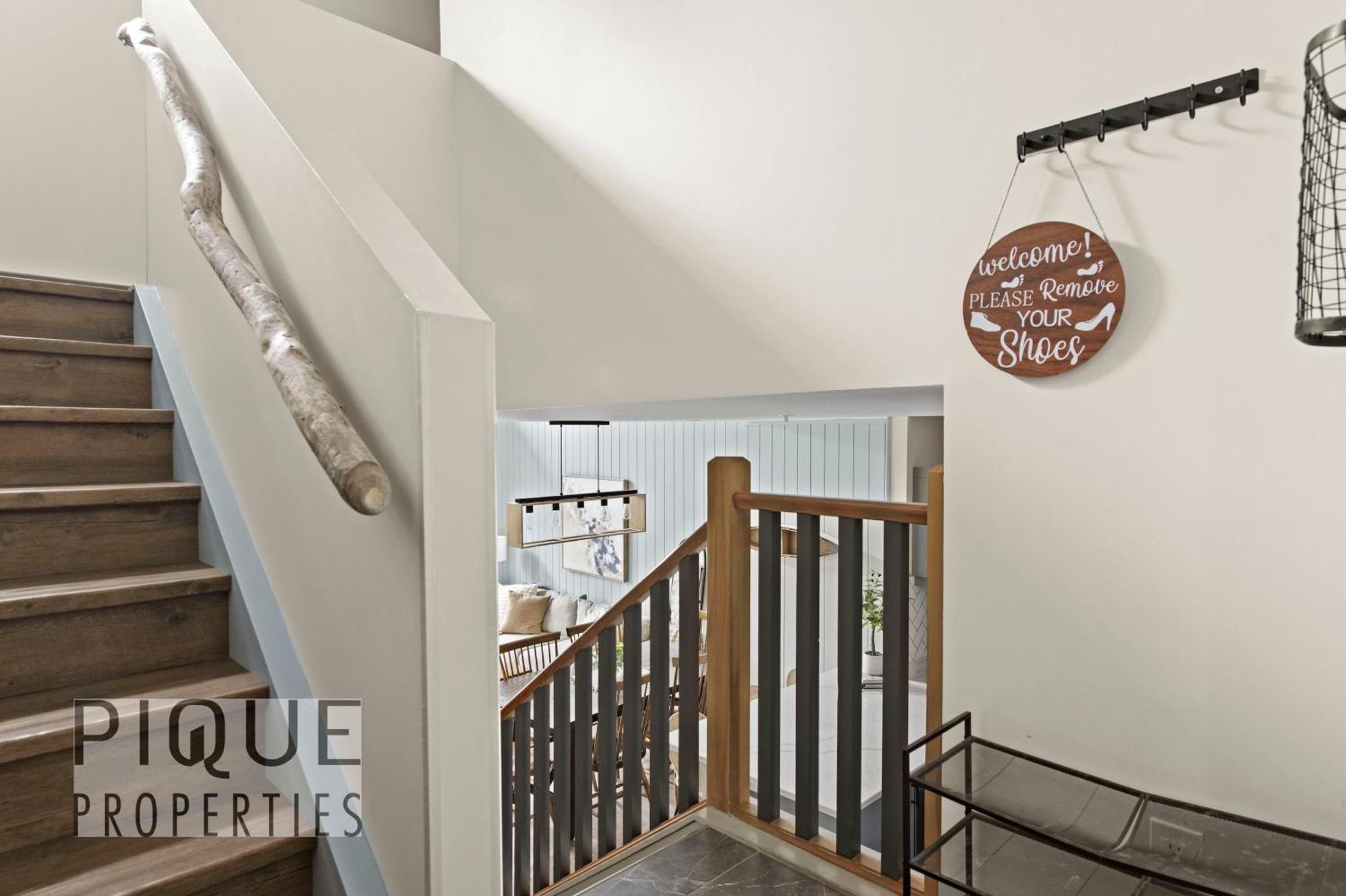 Апартаменты Mountain Loft Retreat, Heated Pool & Hot Tub, Ug Parking, Balcony, Wifi! Канмор Экстерьер фото